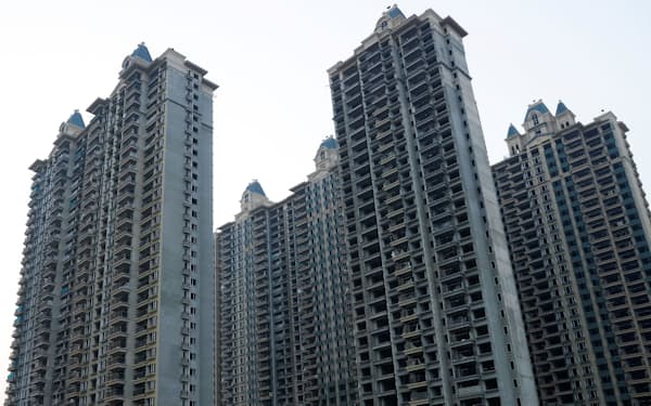 Unfinished residential buildings are pictured at the Evergrande Oasis, a housing complex developed by Evergrande Group, in Luoyang, China September 15, 2021. Picture taken September 15, 2021. REUTERS/Carlos Garcia Rawlins/File Photo