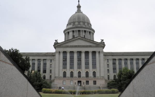 オクラホマ州の下院は人工妊娠中絶をほぼ全面禁止する法案を可決した（州議会議事堂）＝ロイター