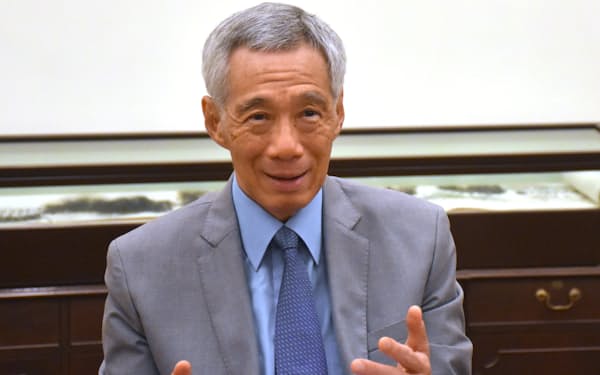 インタビューに応じるシンガポールのリー・シェンロン首相(20日、シンガポールの首相官邸)