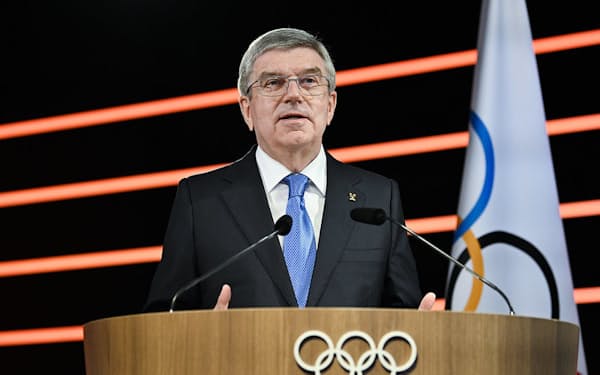IOC総会で演説するバッハ会長（20日、スイス・ローザンヌ）＝IOC提供・共同