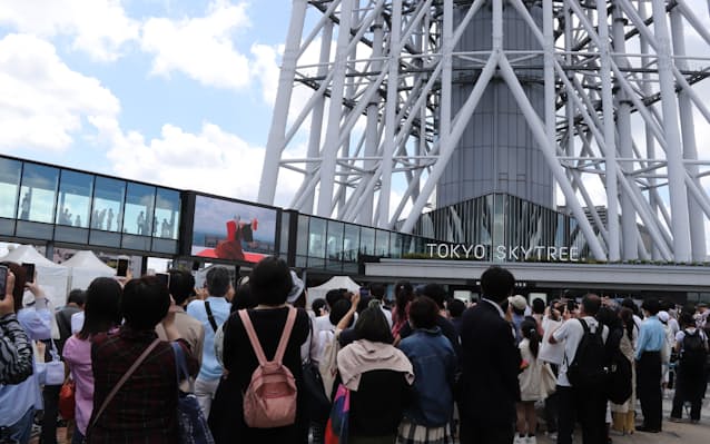 東京スカイツリー開業10年 来場者 子が成長したよう 日本経済新聞 東京スカイツリー開業10年 来場者 子が成長したよう 日本経済新聞