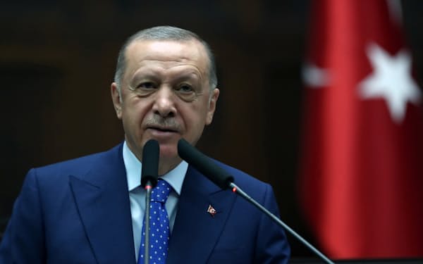 トルコのエルドアン大統領はテレビ放送された会見で「私の中ではもはやミツォタキスという人物は存在しない」と広言した＝ロイター