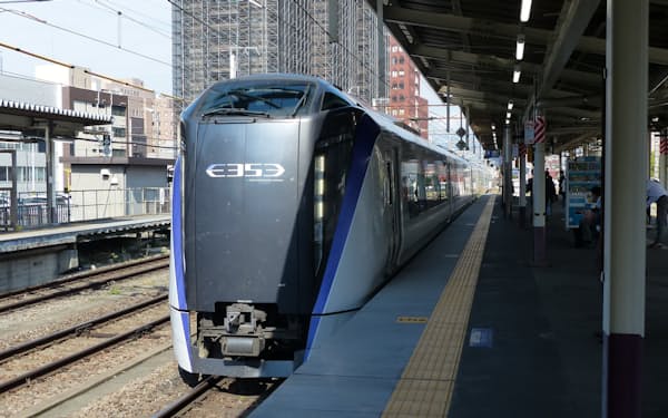 JR東日本は中央線特急を使って山梨県から東京への地域産品輸送を拡大する(甲府駅)