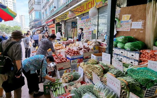 韓国の消費者物価は13年ぶりの上昇率を記録（ソウル市内のスーパー）