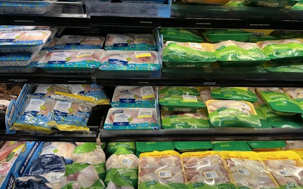 米農務省は今年の鶏肉卸売価格が２割近く上昇するとみる（26日、米シカゴの食品スーパー）