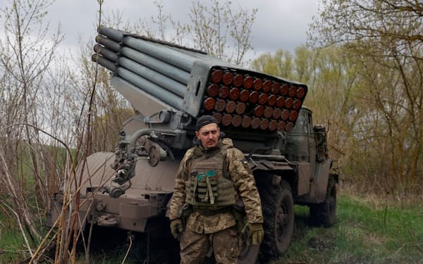 ウクライナ軍のMLRS（４月、ハリコフ州）＝ロイター