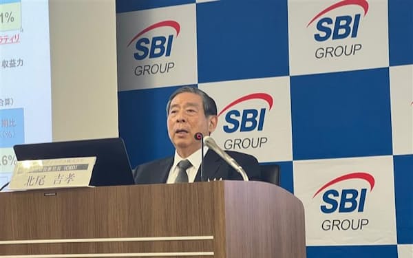 SBIの北尾社長は銀行やノンバンクを重視する考えを示した（27日、都内）