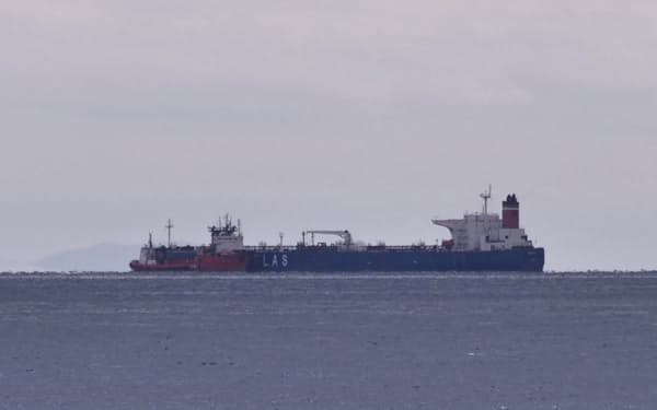 拿捕されたイラン船籍のタンカー（4月、ギリシャ）＝ロイター
