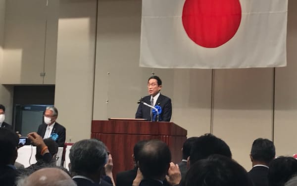 拉致問題を巡る集会であいさつする岸田首相