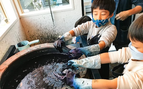 徳島県での「サテライトスクール」では藍染め体験なども計画する