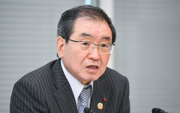 経団連の十倉雅和会長は成長分野の企業を育成する決意を示した（5月25日、東京・大手町）