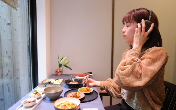 祇園四川・燕来房は耳で四川料理を楽しんでもらおうと、調理音などを録音して提供する（京都市）