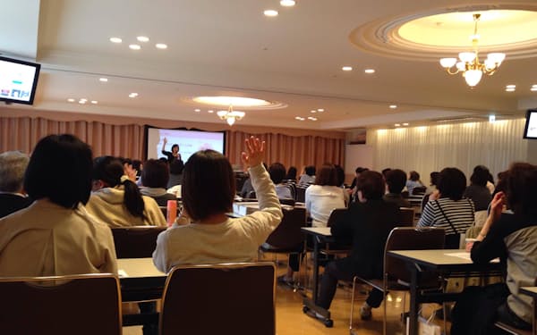 棒田さんが講師の「祖父母学級」では今と昔の子育ての違いも学ぶ