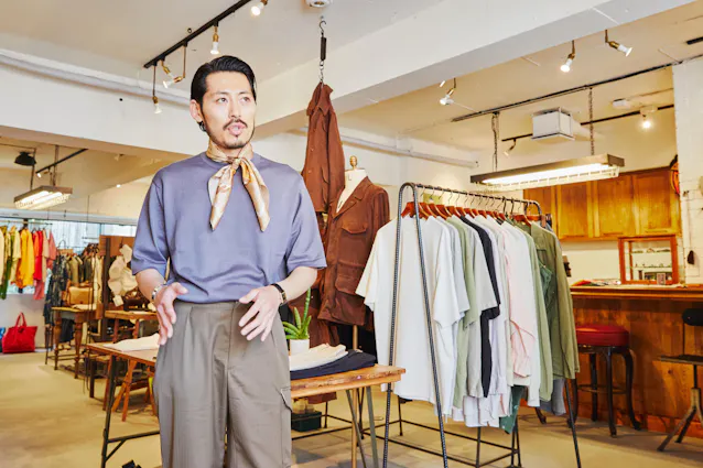 白無地にあきたら 色 柄tシャツ 遊び心でコーデ Nikkei Style 白無地にあきたら 色 柄tシャツ 遊び心でコーデ Nikkei Style