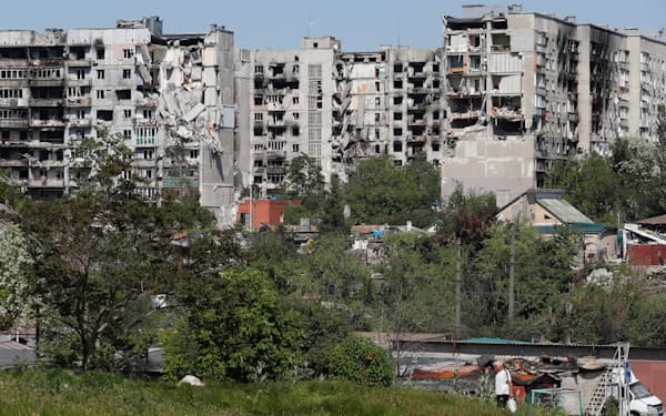 ウクライナ南東部のマリウポリで大きな被害を受けた住宅（2022年5月30日）＝ロイター