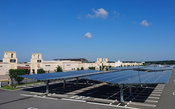 一部の施設では駐車場に設置した太陽光発電による電力を使用する