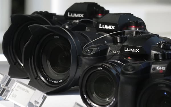 1年後にはライカと共同開発した「ルミックス」のカメラを発売する予定だ