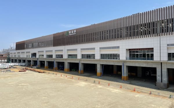 6月5日に高架化工事が完了する新潟駅（新潟市、2日）