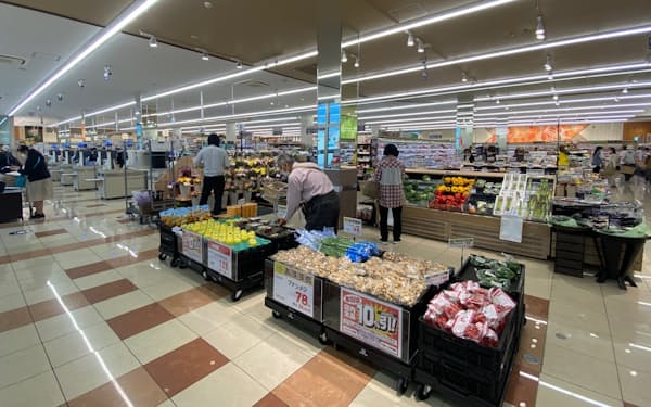 4月に改装オープンした関西スーパー牧野店では阪急ブランドの商品は少ない（5月末、大阪府枚方市）