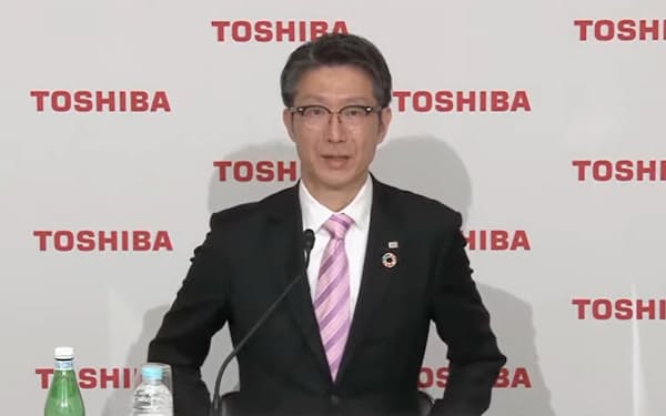 新たな事業計画についてオンラインで記者会見する東芝の島田太郎社長兼CEO(2日)
