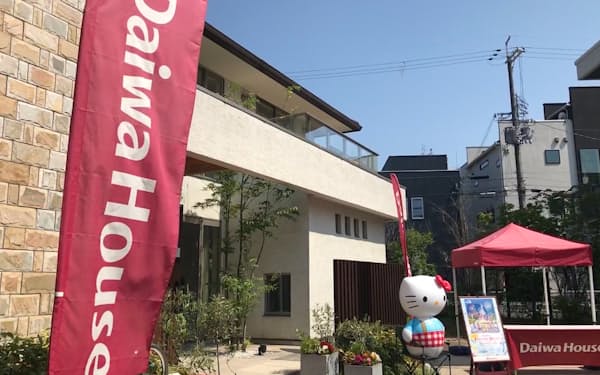 大和ハウスは赤字の住宅展示場を閉鎖する(6月、大阪市内の展示場)
