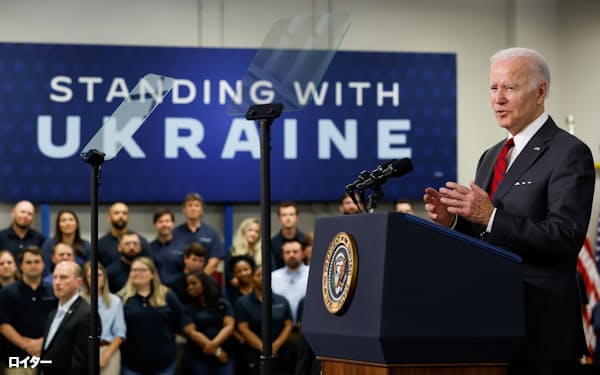 バイデン大統領はウクライナ支援で西側の結束を再び強化するという難しい仕事を抱えている=ロイター