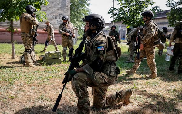 セベロドネツクでウクライナ軍側で戦う外国人志願兵＝ロイター