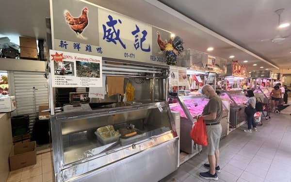 マレーシアからの輸入が途絶え、一時閉店を余儀なくされたシンガポールの鶏肉店（４日、シンガポール中心部）