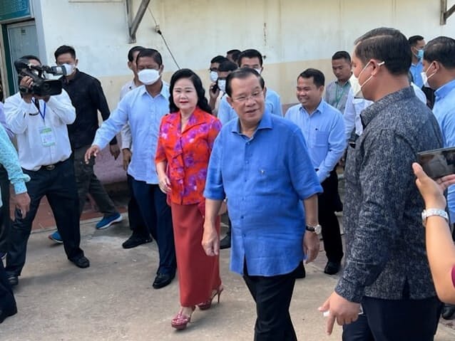 首相の座 世襲へ前進 カンボジア地方選で与党 圧勝 日本経済新聞 首相の座 世襲へ前進 カンボジア地方選で与党 圧勝 日本経済新聞