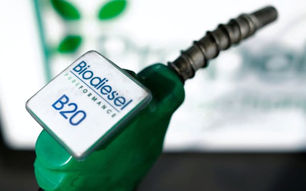 米国ではバイオディーゼル燃料が軽油や重油に混合されて流通している＝ロイター