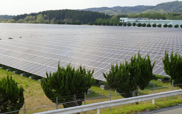 パネルの面積に応じた課税を検討する岡山県美作市（同市内の太陽光発電）