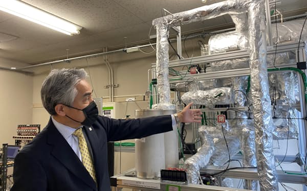加藤所長は電気を熱に変えて蓄える蓄熱の研究を進める