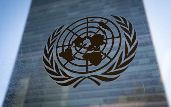 本部ビルの外にある国連のロゴ=AP