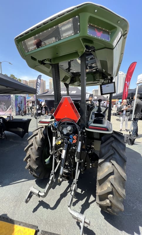 トラクター界のテスラ 量産開始 販売後も機能進化 日本経済新聞 トラクター界のテスラ 量産開始 販売後も機能進化 日本経済新聞