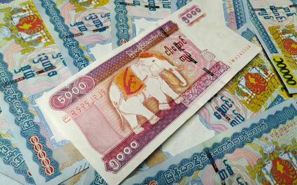 ミャンマー中銀は外貨預金の強制両替を進める（同国通貨チャットの紙幣）