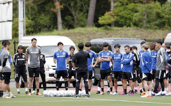 サッカー日本代表 6月の4試合に向け練習開始 日本経済新聞 サッカー日本代表 6月の4試合に向け練習開始 日本経済新聞
