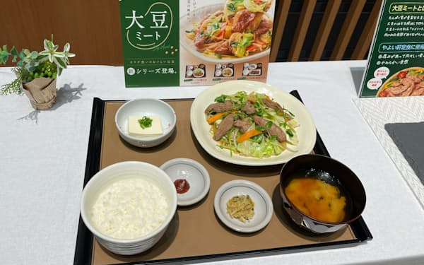 アサヒコの大豆ミートが採用される「大豆ミートの野菜炒め定食」