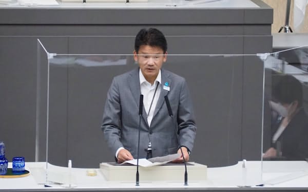 東京都の宮坂学副知事が行政のDX強化について答えた（8日、都庁）