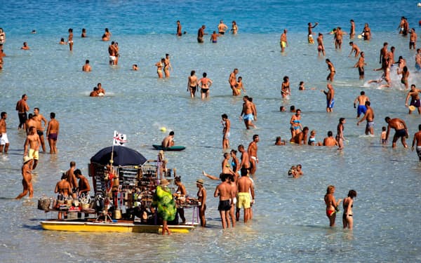 世襲制だったイタリア版「海の家」の営業許可は2023年に入札制となる＝ロイター