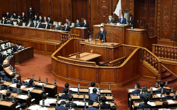 衆院本会議で岸田内閣不信任決議案の趣旨弁明をする立憲民主党の泉代表(9日)