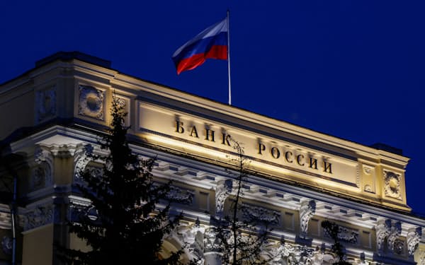 ロシア中銀は１０日、政策金利をウクライナ侵攻前の水準まで引き下げることを決めた＝ロイター
