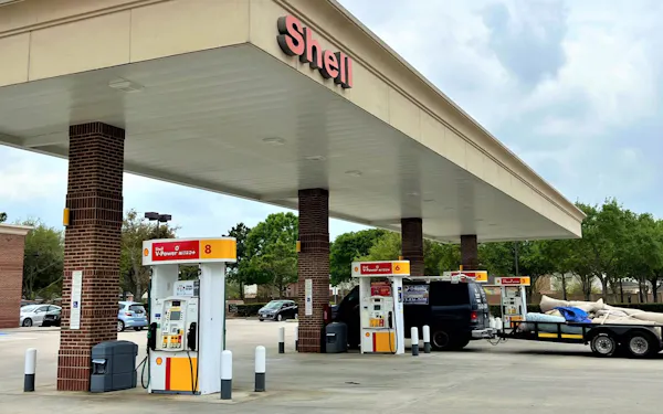 米国のガソリン代 今年は1世帯あたり5万7000円増加 日本経済新聞 米国のガソリン代 今年は1世帯あたり5万7000円増加 日本経済新聞