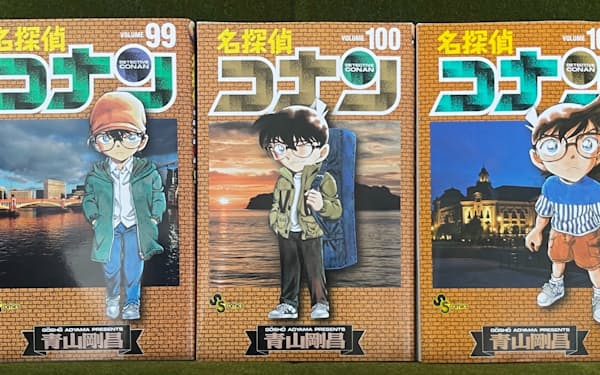 「名探偵コナン」はアニメや映画も人気が続く（左から第99、第100、第101の各巻、青山剛昌作、小学館）