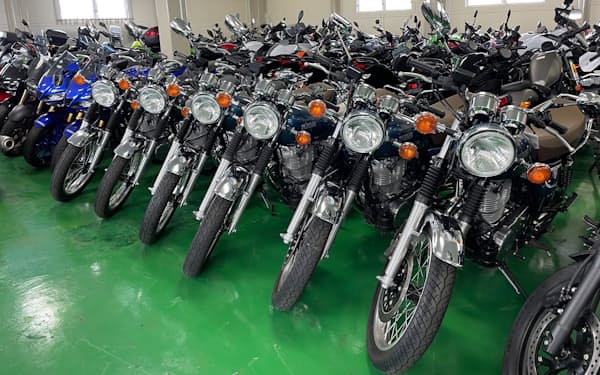 サブスクリプション拡大に向け、業者間取引で中古バイクを買い集めている（東京都内の拠点）