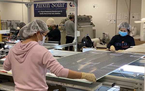 米シリコンバレーで太陽光パネルを生産するオクシンは国内産業の保護を訴えてきた（写真は21年11月）