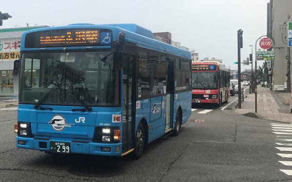 金沢市中心部を走る西日本ジェイアールバスの路線バス