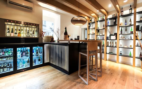 宝ＨＤが買収したフーデックスのパリにあるショールーム。ヨーロッパ向けに開発した日本酒も試飲できる