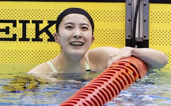 　4月、競泳の日本選手権女子200メートル個人メドレーを制し、笑顔の大橋悠依＝横浜国際プール