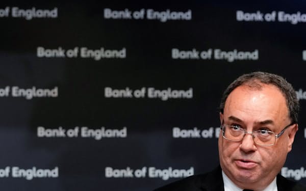 英イングランド銀行は2021年12月から利上げを進めている（5月、記者会見に臨むベイリー総裁）＝ロイター