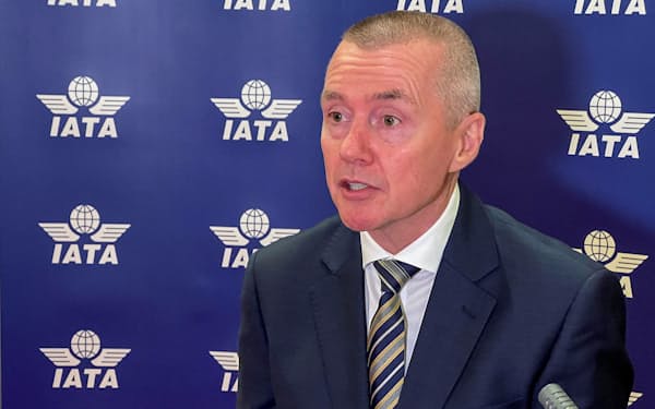 IATAのウォルシュ事務総長（19日、ドーハ）＝ロイター